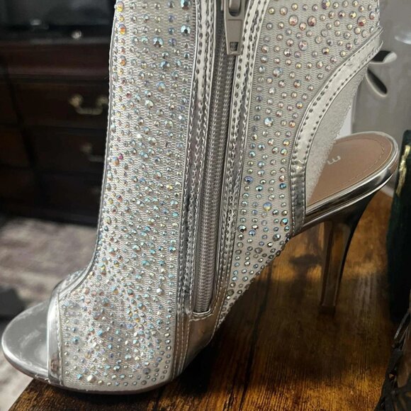 Madden Girl Silver Sparkle heels - Picture 1 of 9